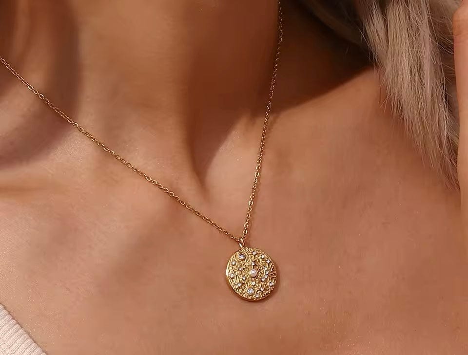 Olive James. Necklace Lusia Necklace